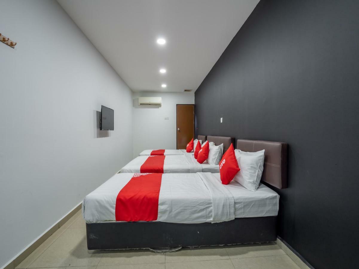 Oyo 1167 Rest And Go Hotel Klang Exterior photo