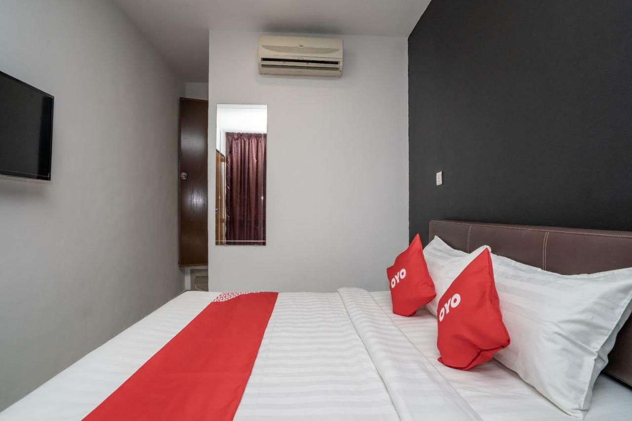 Oyo 1167 Rest And Go Hotel Klang Exterior photo