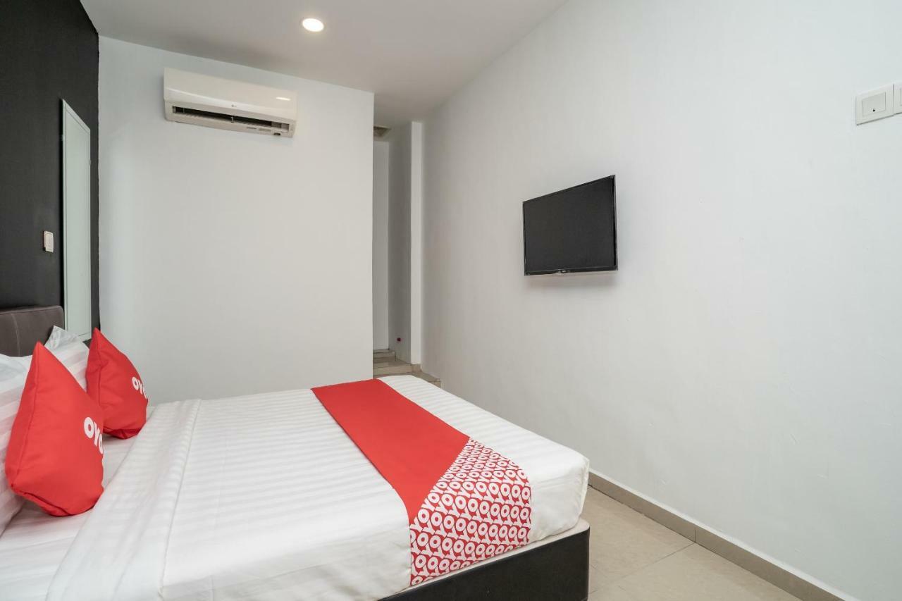 Oyo 1167 Rest And Go Hotel Klang Exterior photo