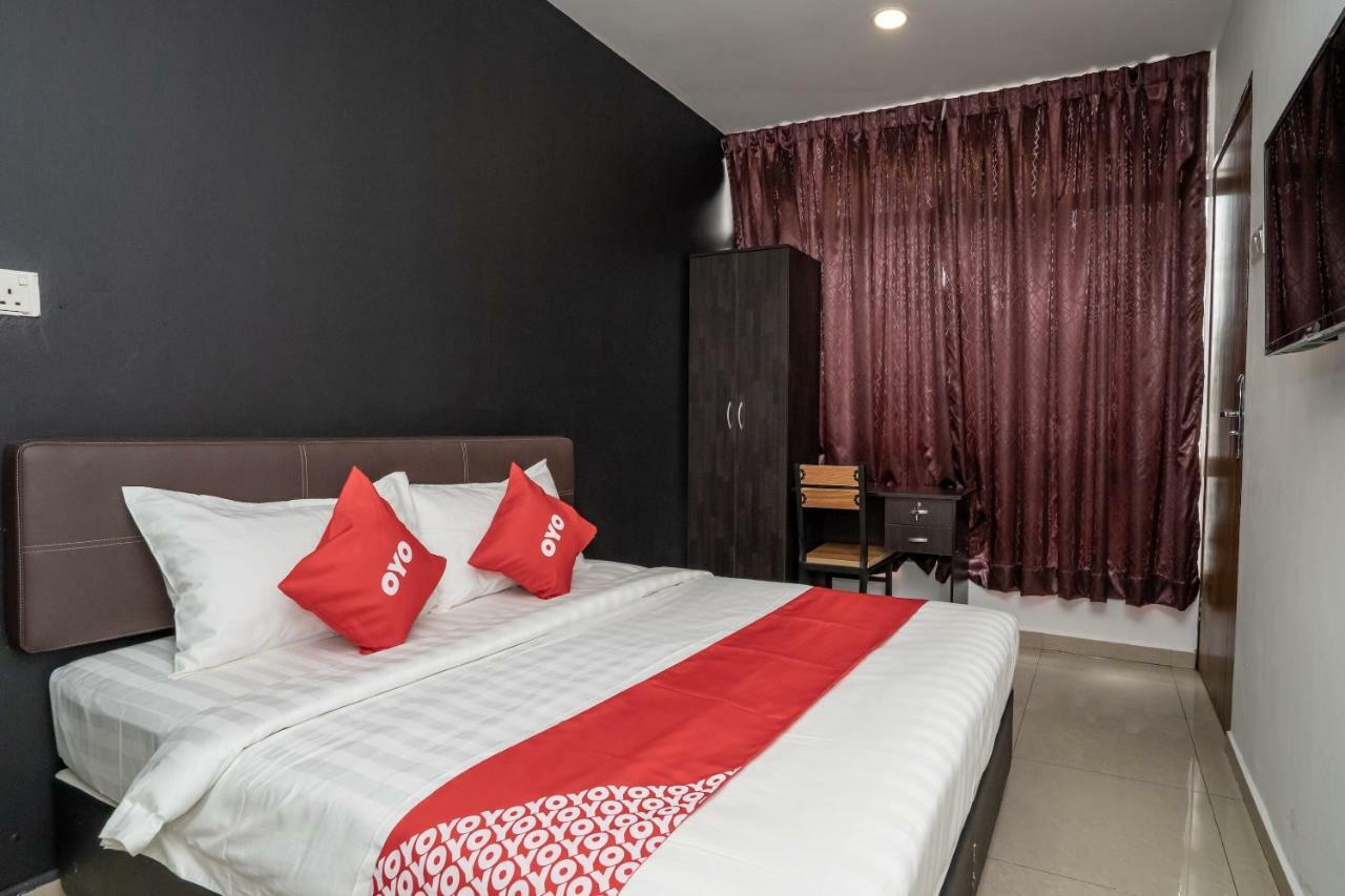 Oyo 1167 Rest And Go Hotel Klang Exterior photo
