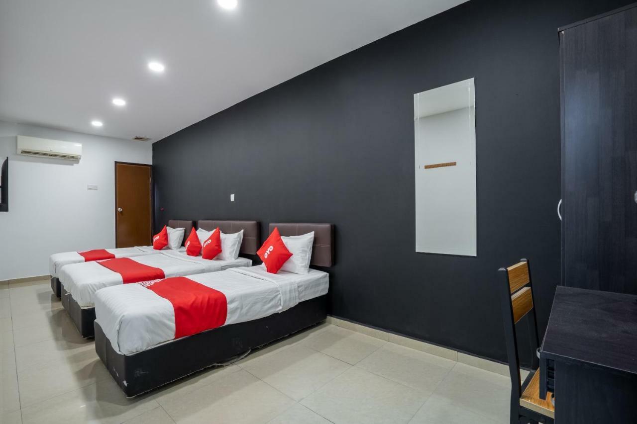 Oyo 1167 Rest And Go Hotel Klang Exterior photo