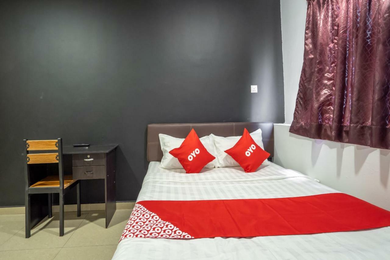 Oyo 1167 Rest And Go Hotel Klang Exterior photo