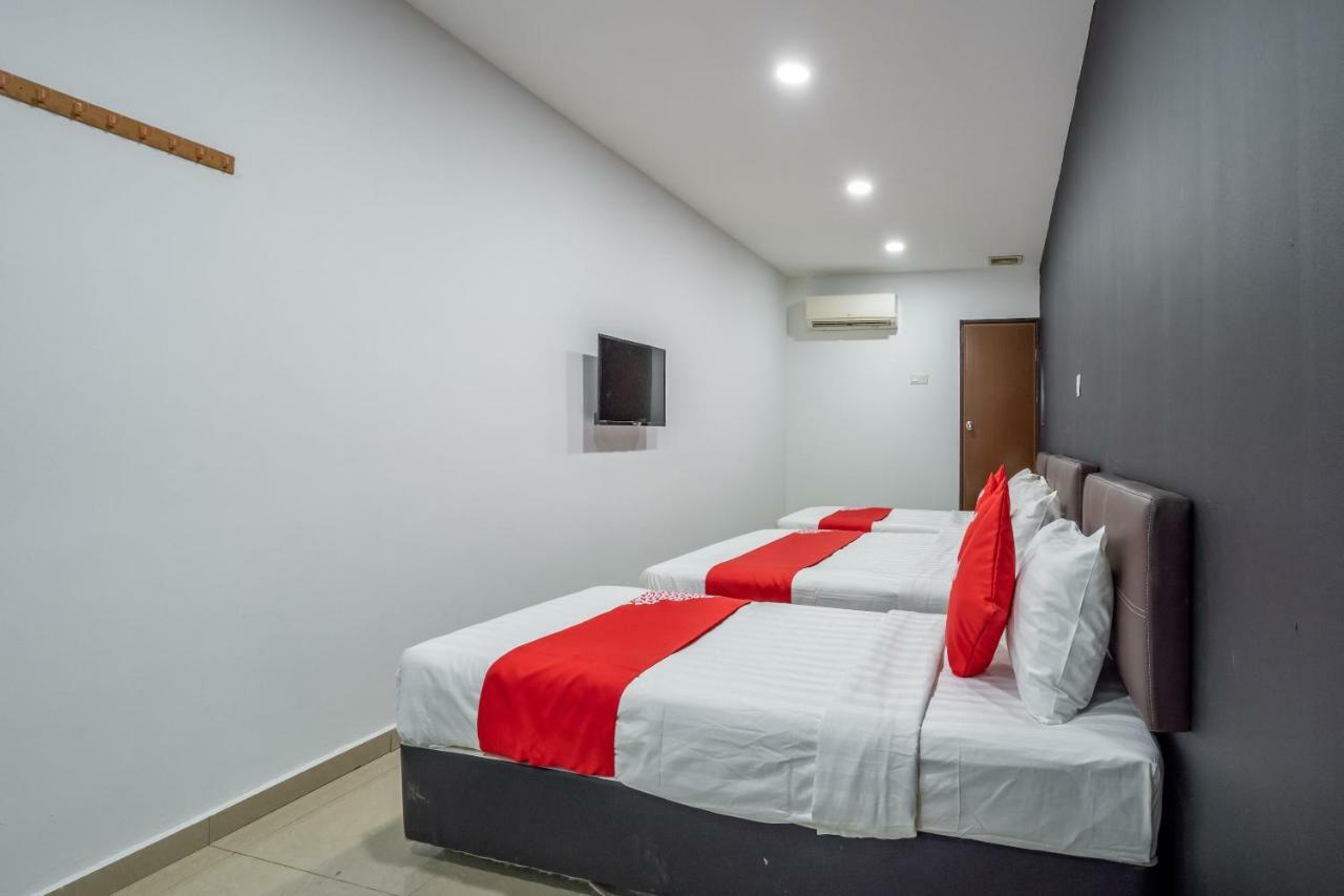 Oyo 1167 Rest And Go Hotel Klang Exterior photo