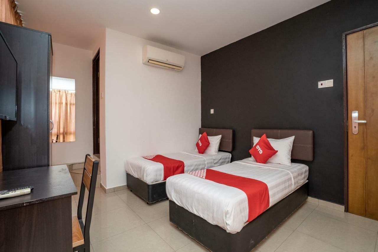 Oyo 1167 Rest And Go Hotel Klang Exterior photo