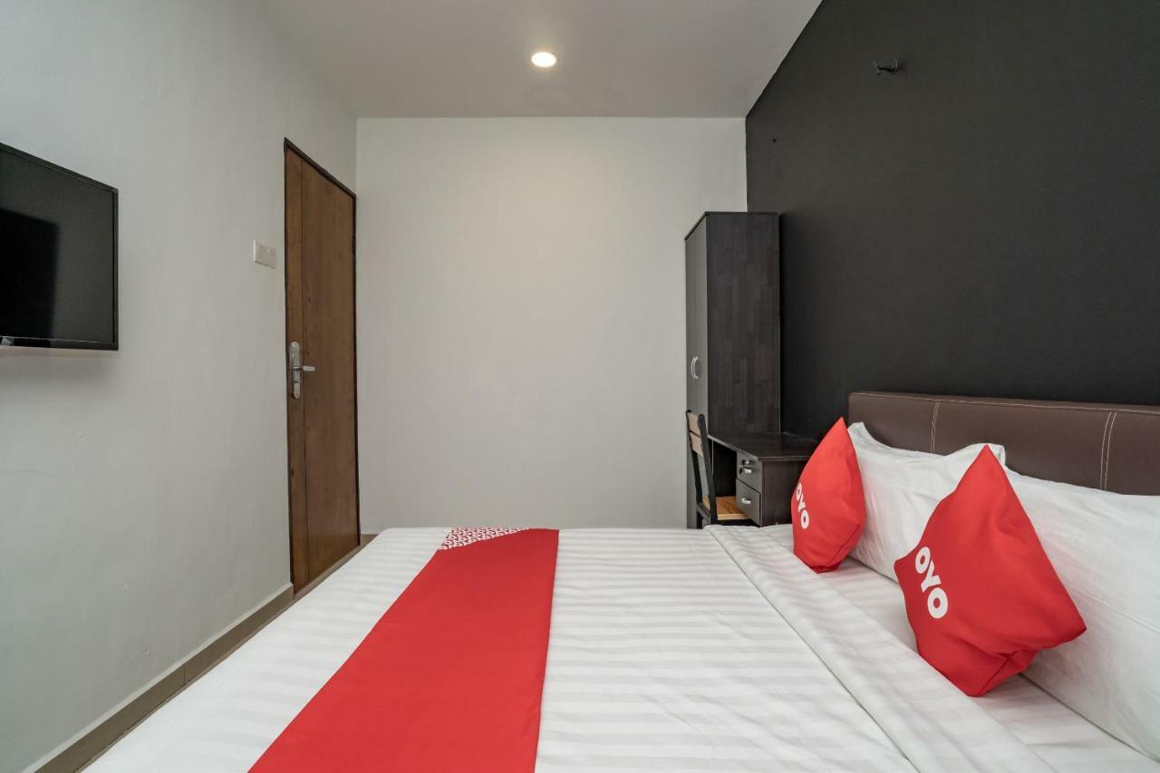 Oyo 1167 Rest And Go Hotel Klang Exterior photo
