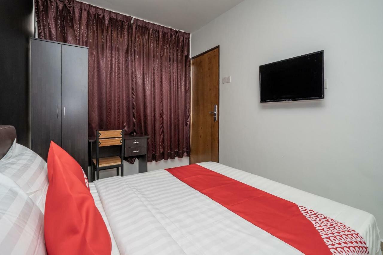 Oyo 1167 Rest And Go Hotel Klang Exterior photo